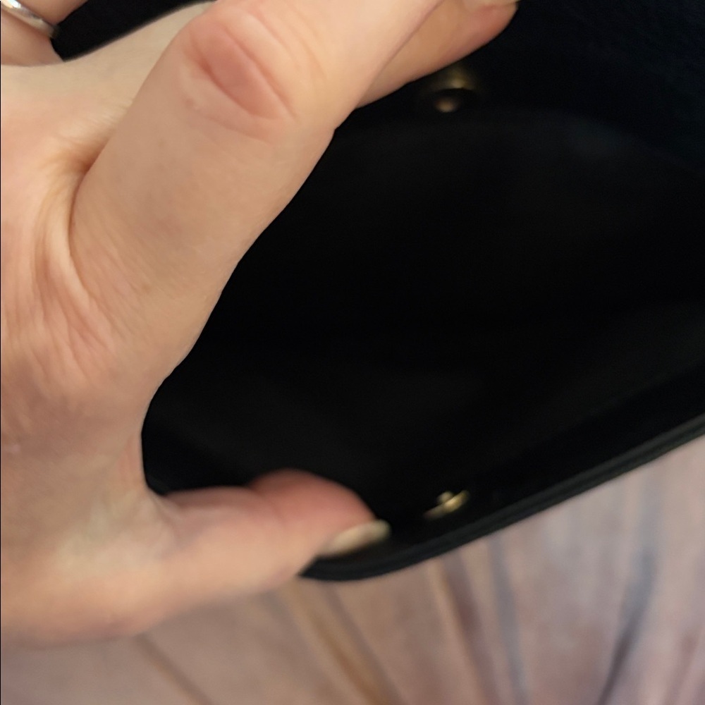 Calvin Klein pebbled leather black cross body bag, adjustable strap. - Picture 8 of 10